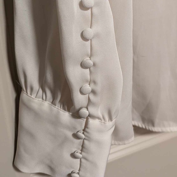 Express Ivory Ruffle Blouse Size M - Picture 3 of 6